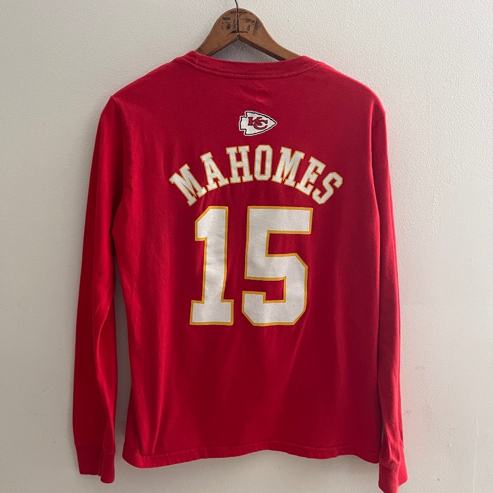 Patrick Mahomes 15 Kansas City Chiefs T-Shirt XL Youth Long Sleeve NFL Football